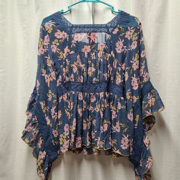 V Christina Blue Floral Blouse Women's SMALL Boho Bohemian Cute Vacation - Picture 4 of 4